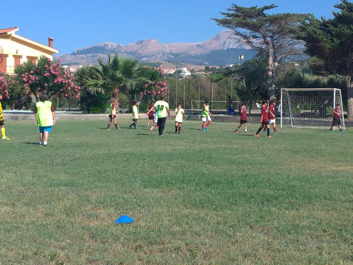 Villa Teti - Sicilia กัมโปเฟลิเช ดิ โรชเชลลา ภายนอก รูปภาพ