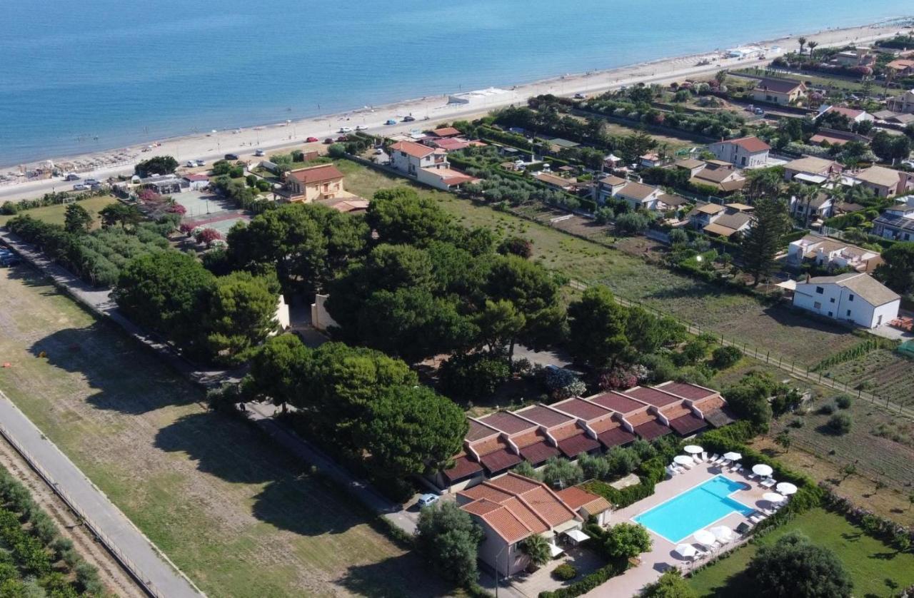 Villa Teti - Sicilia กัมโปเฟลิเช ดิ โรชเชลลา ภายนอก รูปภาพ