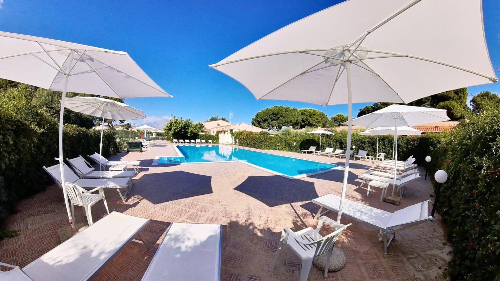 Villa Teti - Sicilia กัมโปเฟลิเช ดิ โรชเชลลา ภายนอก รูปภาพ