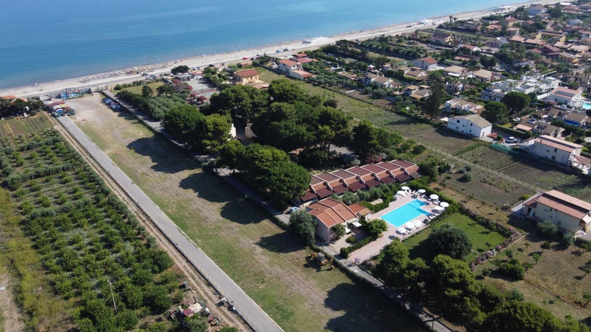Villa Teti - Sicilia กัมโปเฟลิเช ดิ โรชเชลลา ภายนอก รูปภาพ