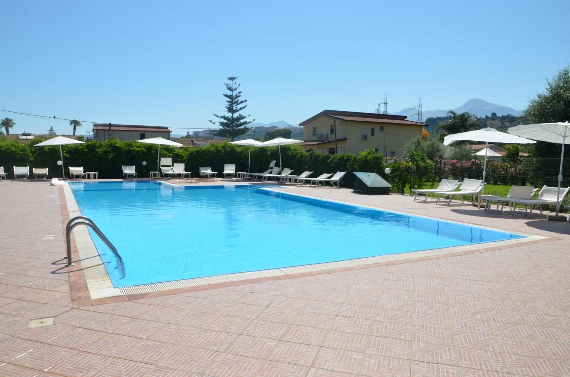 Villa Teti - Sicilia กัมโปเฟลิเช ดิ โรชเชลลา ภายนอก รูปภาพ